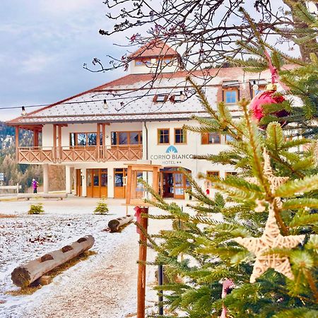 Hotel Corno Bianco Нова Поненте Екстериор снимка