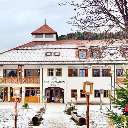 Hotel Corno Bianco Нова Поненте Екстериор снимка