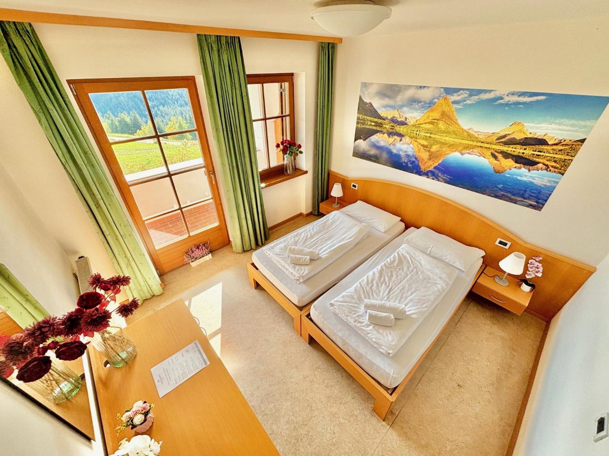 Hotel Corno Bianco Нова Поненте Екстериор снимка