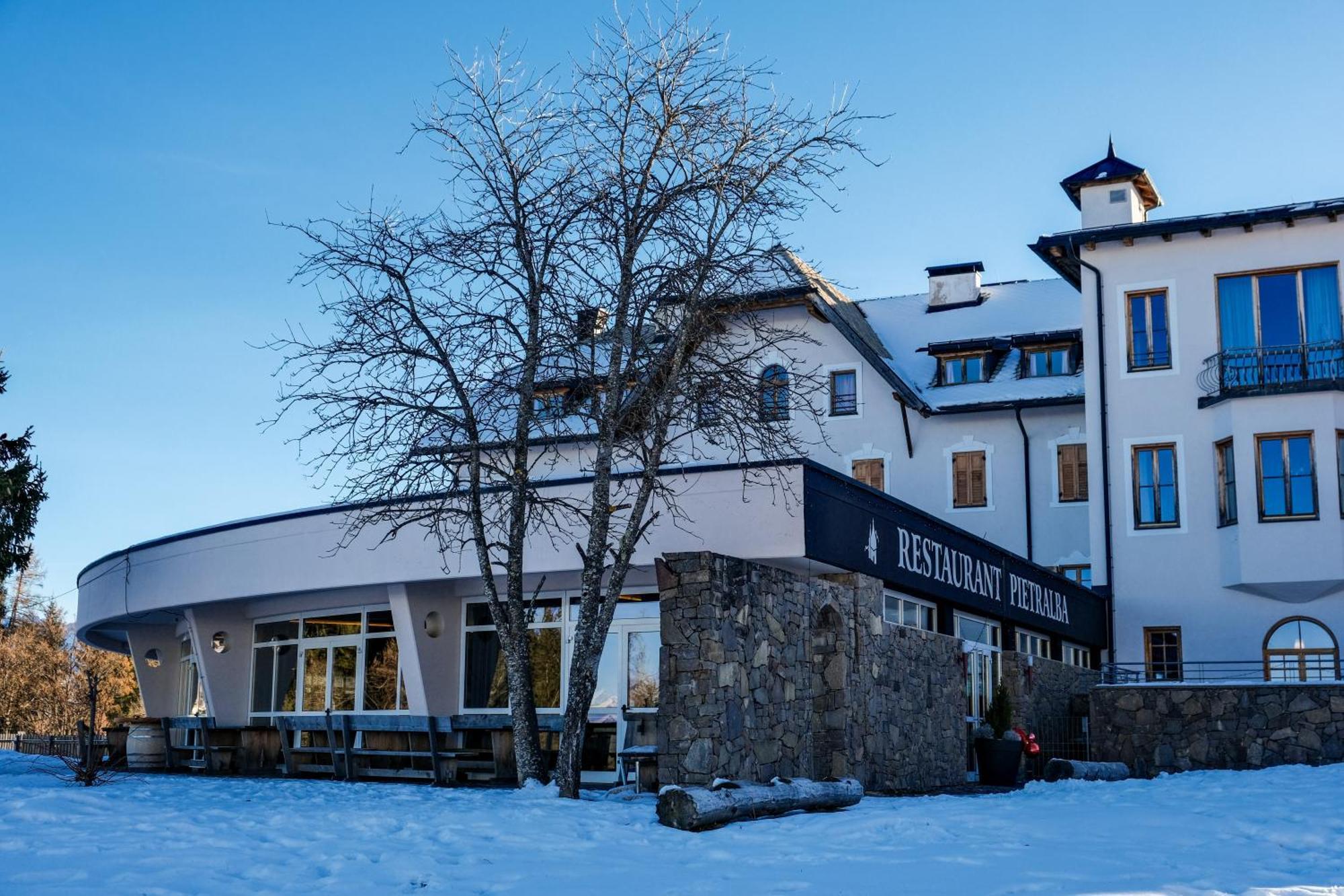 Hotel Corno Bianco Нова Поненте Екстериор снимка